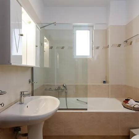Amalthea Family Residence, 2 Min Walking From Center Apartment *