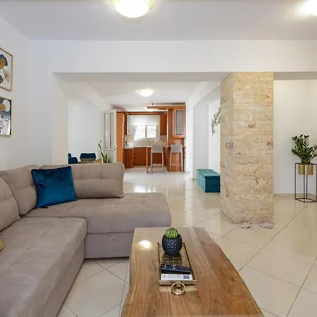 Amalthea Family Residence, 2 Min Walking From Center Apartment *